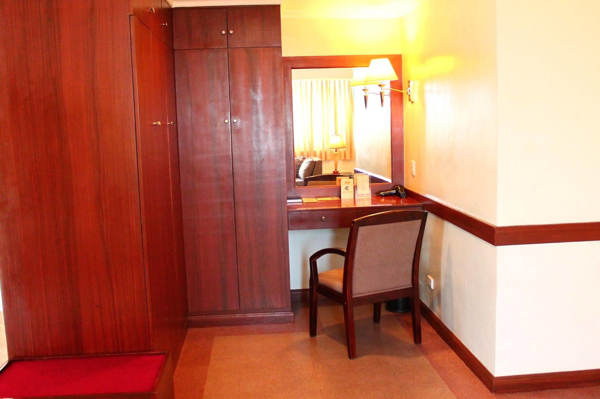 Iloilo Business Hotel Luaran gambar